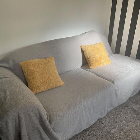 Beautiful Place To Live Near Heathrow Windsor Legoland & Free Parking Onsite Burnham  Exterior photo