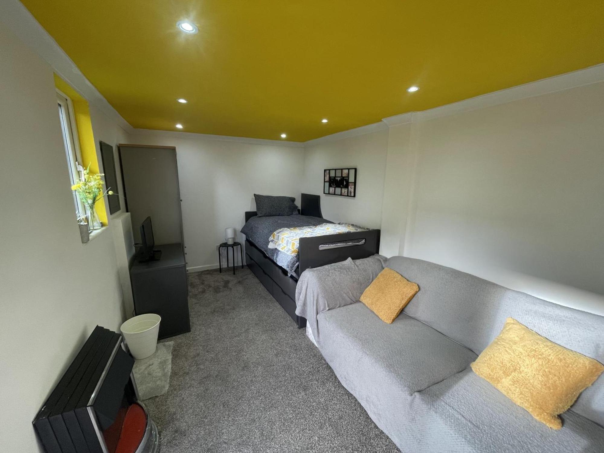 Beautiful Place To Live Near Heathrow Windsor Legoland & Free Parking Onsite Burnham  Exterior photo